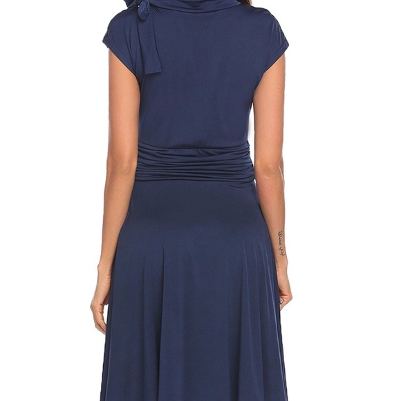 Short sleeved dress - Picture 3 of 3